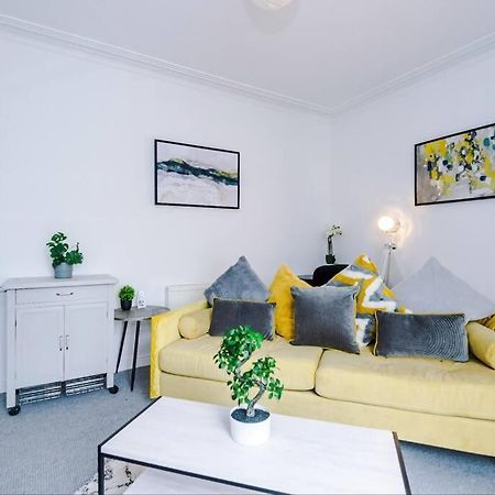 Long Term Offers Message For Prices Sleeps 6 Adults, Contractors, Relocators, Travellers Villa Halifax Kültér fotó